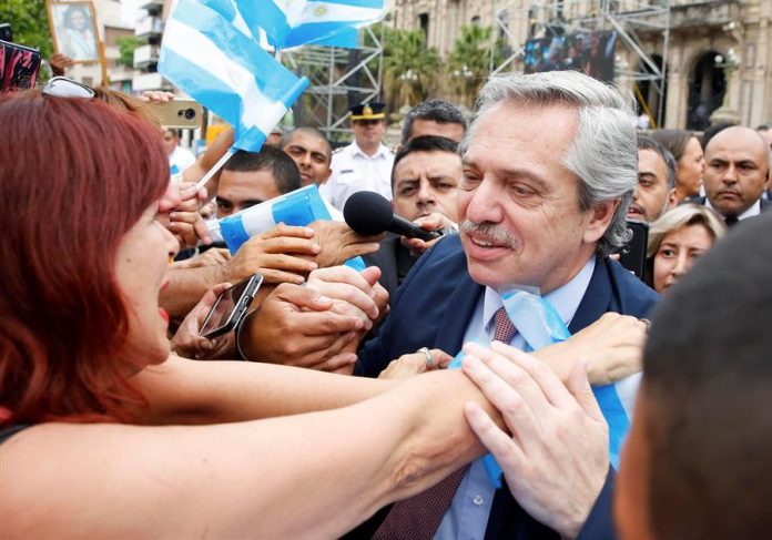 El presidente electo de Argentina, Alberto Fernández, visitó el martes 29 de octubre la ciudad norteña provincia de Tucumán. | Foto: Efe/Adrián Lugones