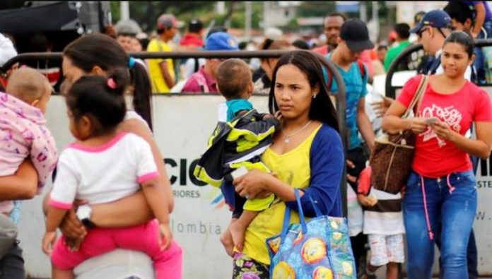 La diáspora venezolana aumenta a través de las fronteras con Colombia y Brasil, a través de la cual mujeres y niños en situación de vulnerabilidad buscan un mejor futuro. | Foto: Efe/archivo