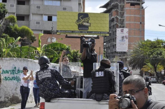 La Brigada de Respuesta Inmediata de la Policía Bolivariana y la Guardia Nacional practicaron las detenciones el 16 de noviembre y presentaron a todos los aprehendidos en una misma causa. | Foto: Rafael Parra | El Pitazo
