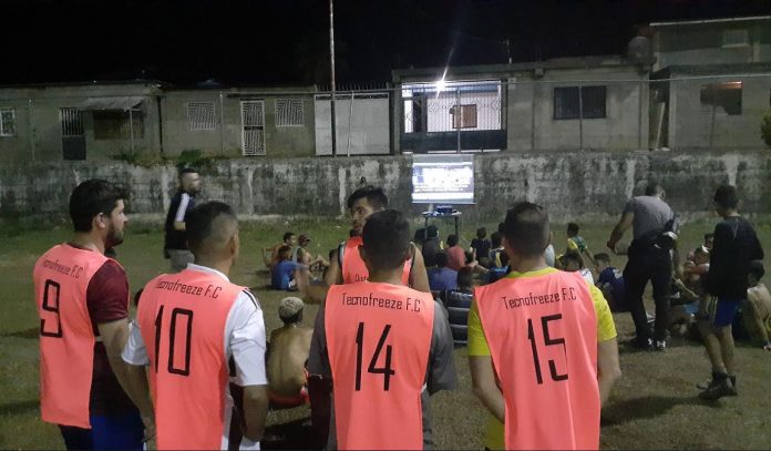 Los deportistas denunciaron la necesidad de una remodelación del Estadio Enrique Pineda de La Cejita, en el municipio Carvajal. Fotos: María Gabriela Danieri