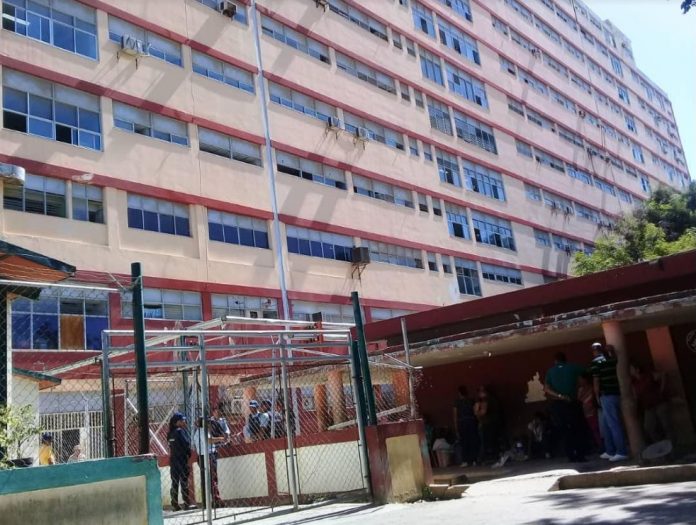 Los intoxicados fueron trasladados hasta el hospital de Cumaná. | Foto: Jesús González/Archivo