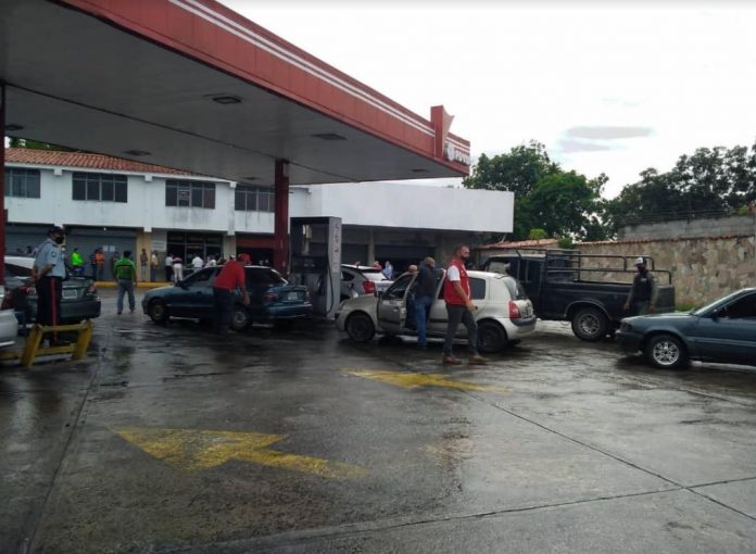 Dos días deben destinar conductores de Yaritagua para poder acceder a la gasolina | Foto: Darwin Anselmi, gráfico prensa Alcaldía de Peña.