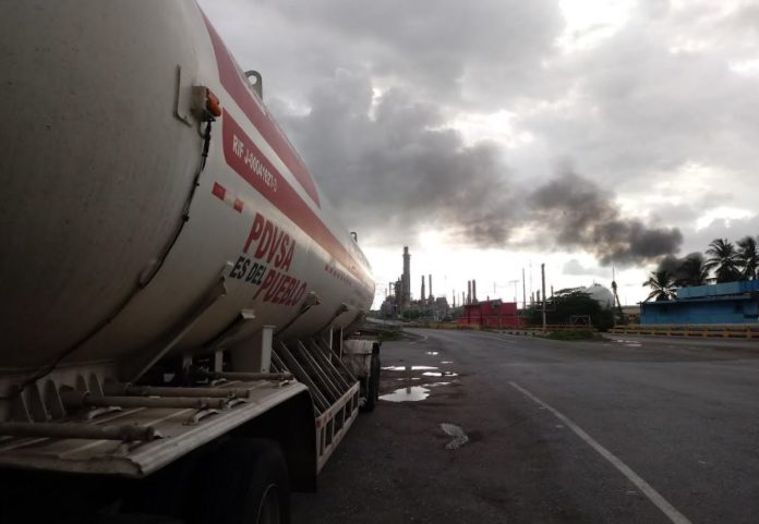 Planta de crudo de refinería El Palito se paró otra vez, cayó la producción de gasolina y sigue en cero la producción de gas. Foto: Francisco Chirinos