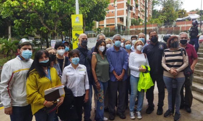 Asonaranjos, Mesa Técnica del Agua, Foro Hatillano, Caracas Ciudad Plural y Comisión Organizadora Actívate Comunidad, manifestaron sus preocupaciones en la Redoma 