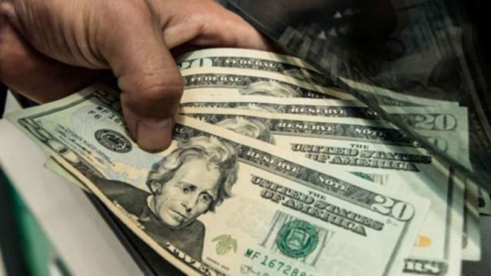 Cibernautas estiman que el precio del dólar alcanzará el tope de los Bs10