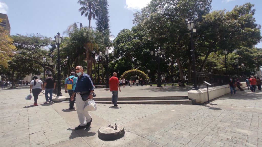 Plaza Bolívar de Caracas. Ciudadanos expresan la tranquilidad que sienten al visitar una plaza o un parque 