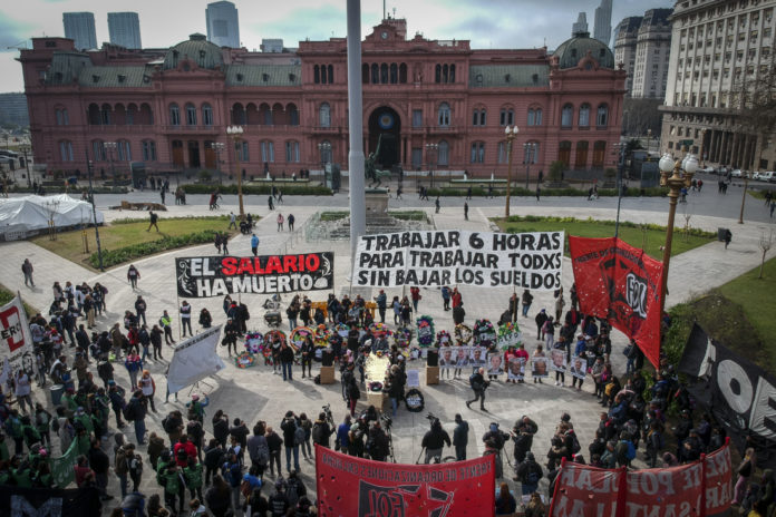 Organizaciones sociales y partidos de izquierda protestan contra la situación económica