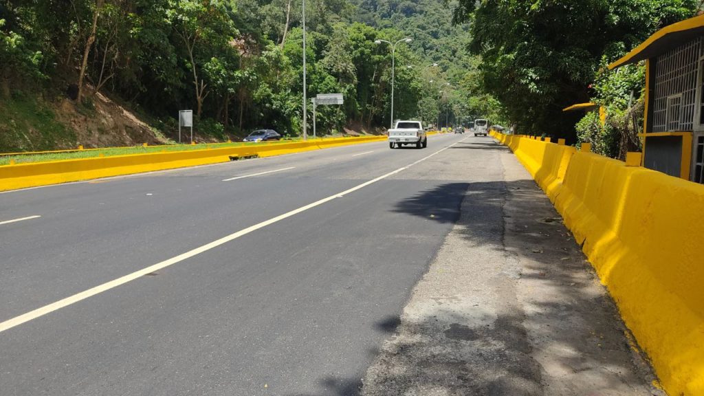 Asfaltado Autopista Regional del Centro, kilómetro 22, salida túnel Los Ocumitos. Foto: Mairen Dona