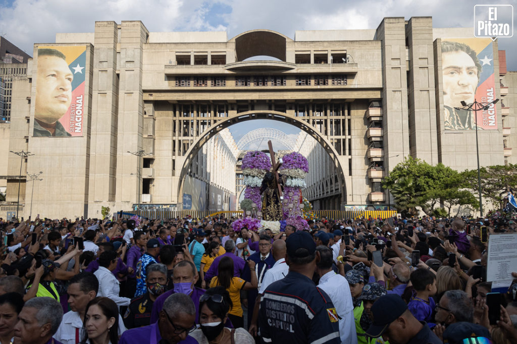 Imagen del Nazareno de San Pablo llegó hasta la plaza Diego Ibarra, donde miles de feligreses se encontraban reunidos. Foto: Ronald Peña