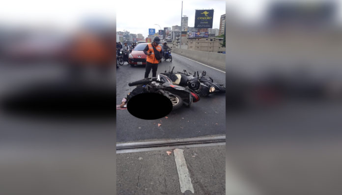 accidente-de-moto-autopista-francisco-fajardo-caracas