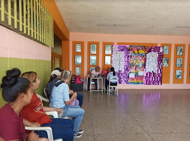 Lara | Dirigentes del PSUV se instalan en centros del CNE y toman datos de cada ciudadano que acude