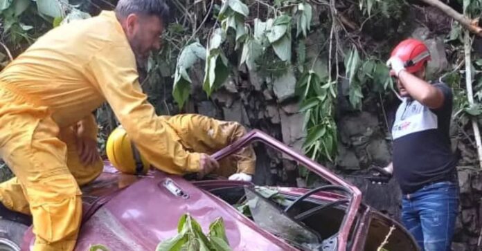 Familia murió en Táchira cuando su carro cayó unos 300 metros en un abismo